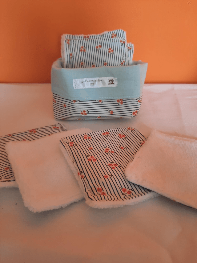 Panier et ses 10 lingettes démaquillantes 