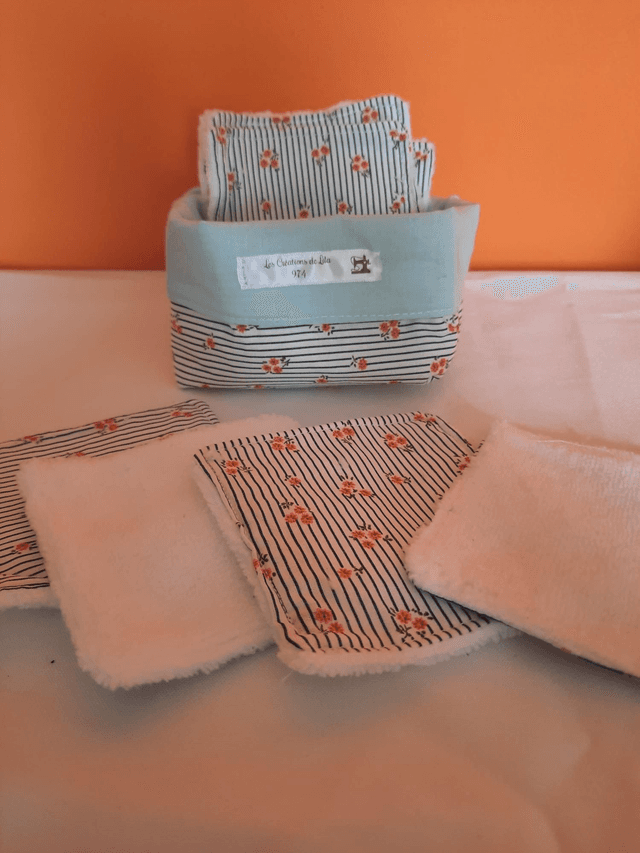 Panier et ses 10 lingettes démaquillantes 